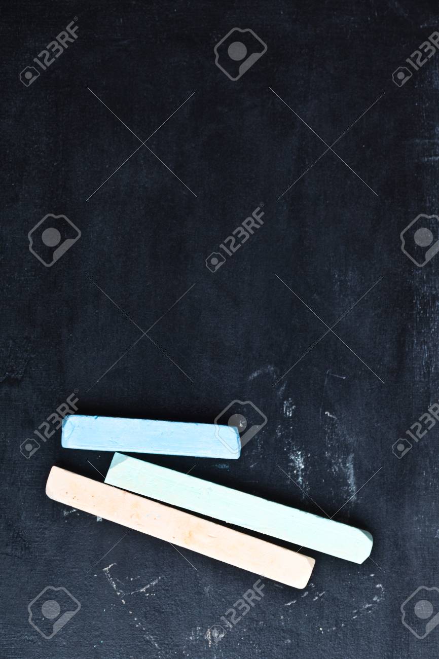 Drei Stuck Kreide Auf Einer Tafel Lizenzfreie Fotos Bilder Und Stock Fotografie Image