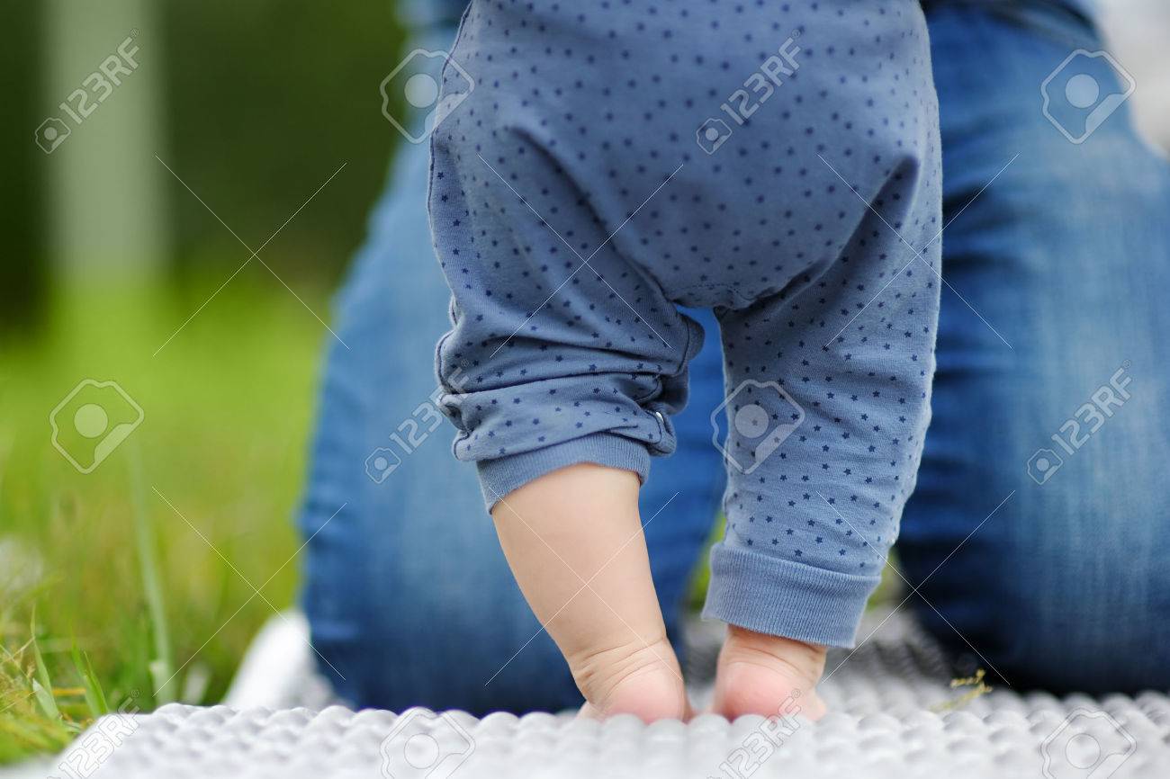 Little baby learning to stand or to walk - 37616346 Little baby learning to stand or to walk - 37616346