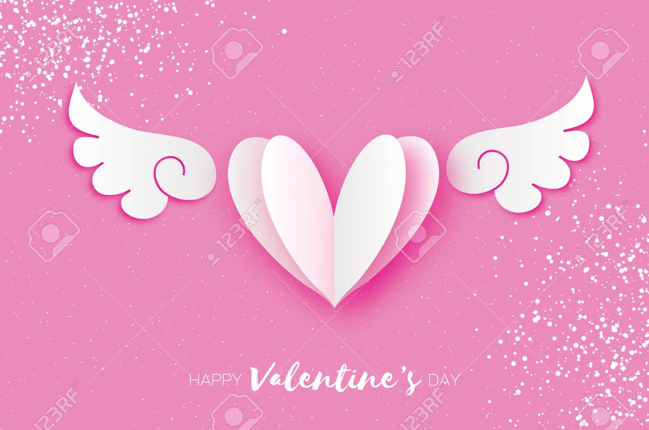 かわいいハッピーバレンタインデーグリーティングカード 白折り紙の天使の翼とロマンチックな心 愛 ペーパーカットスタイルの翼のハート ピンクの背景 14 2月 の写真素材 画像素材 Image