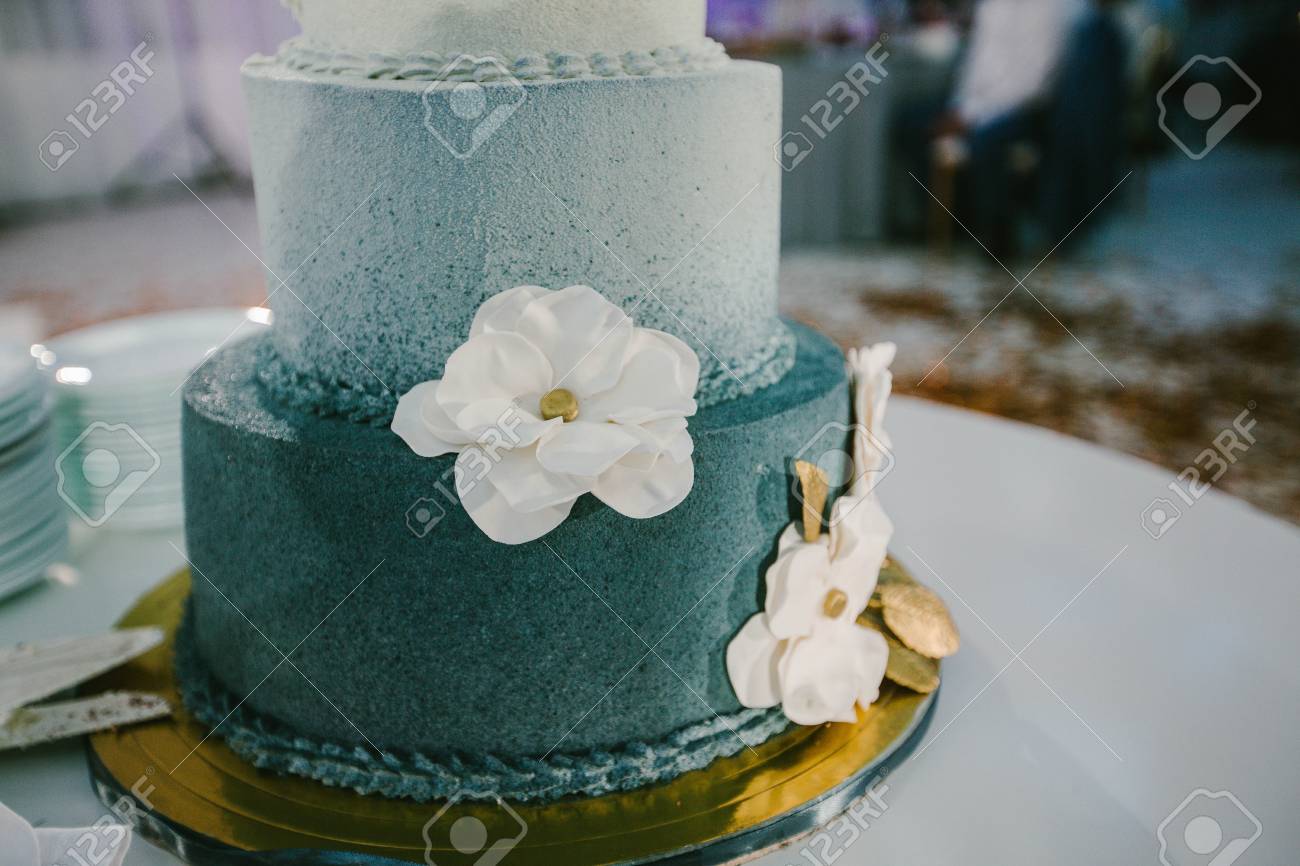 Gâteau De Mariage En Couleur Turquoise