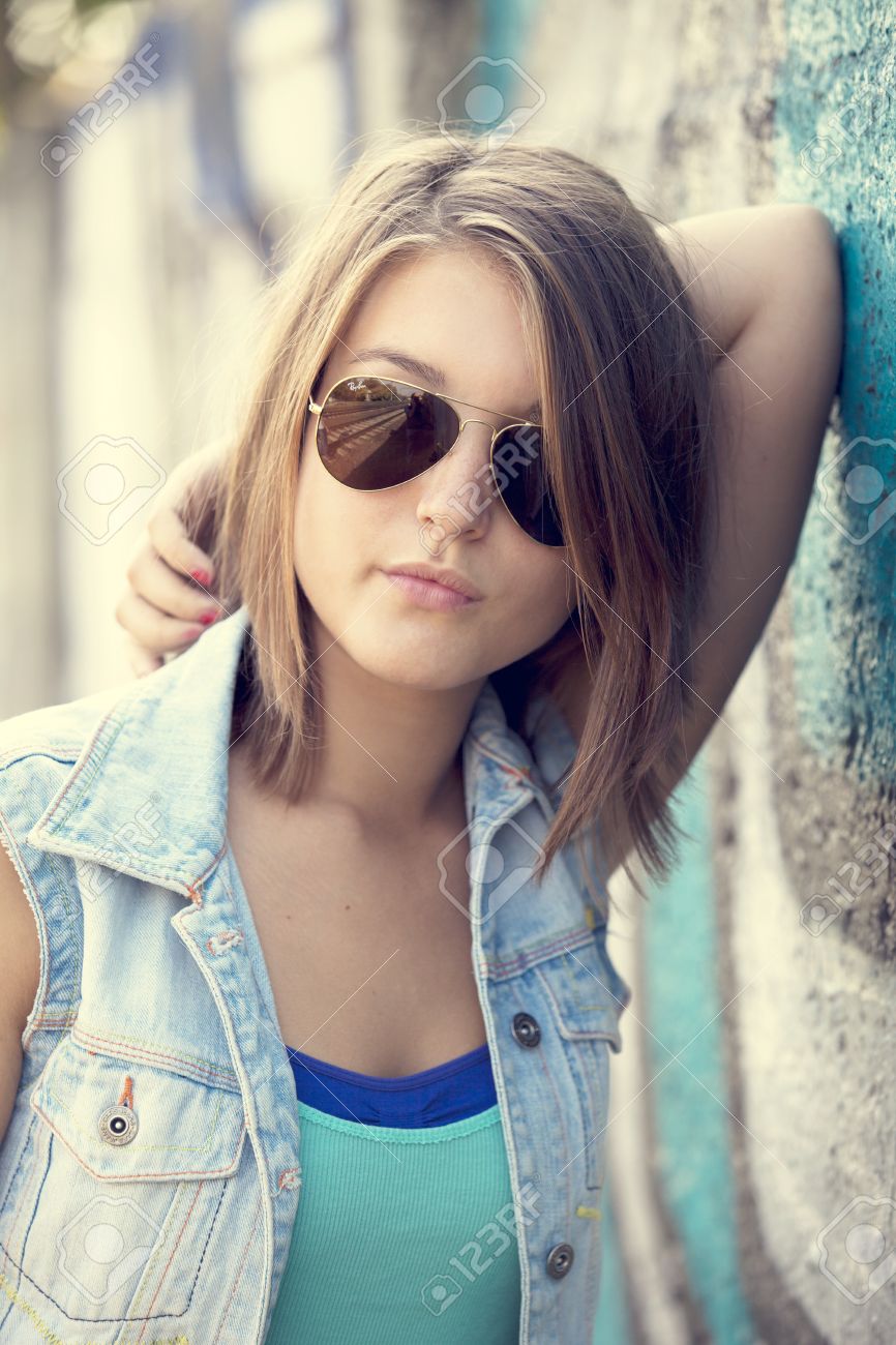 girls with sunglasses