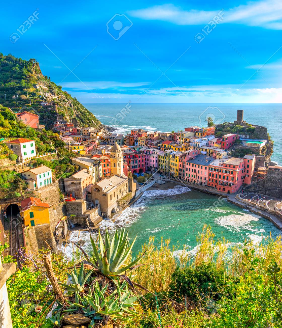 Vernazza fishing village, seascape in Five lands, Cinque Terre National Park, Liguria, Italy. - 71896348 Vernazza fishing village, seascape in Five lands, Cinque Terre National Park, Liguria, Italy. - 71896348