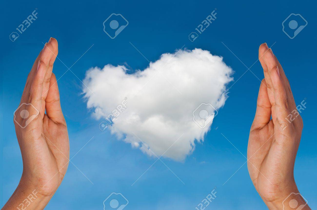 Machen Sie Eine Wolke Herz Im Himmel Mit Den Handen Lizenzfreie Fotos Bilder Und Stock Fotografie Image 14675794