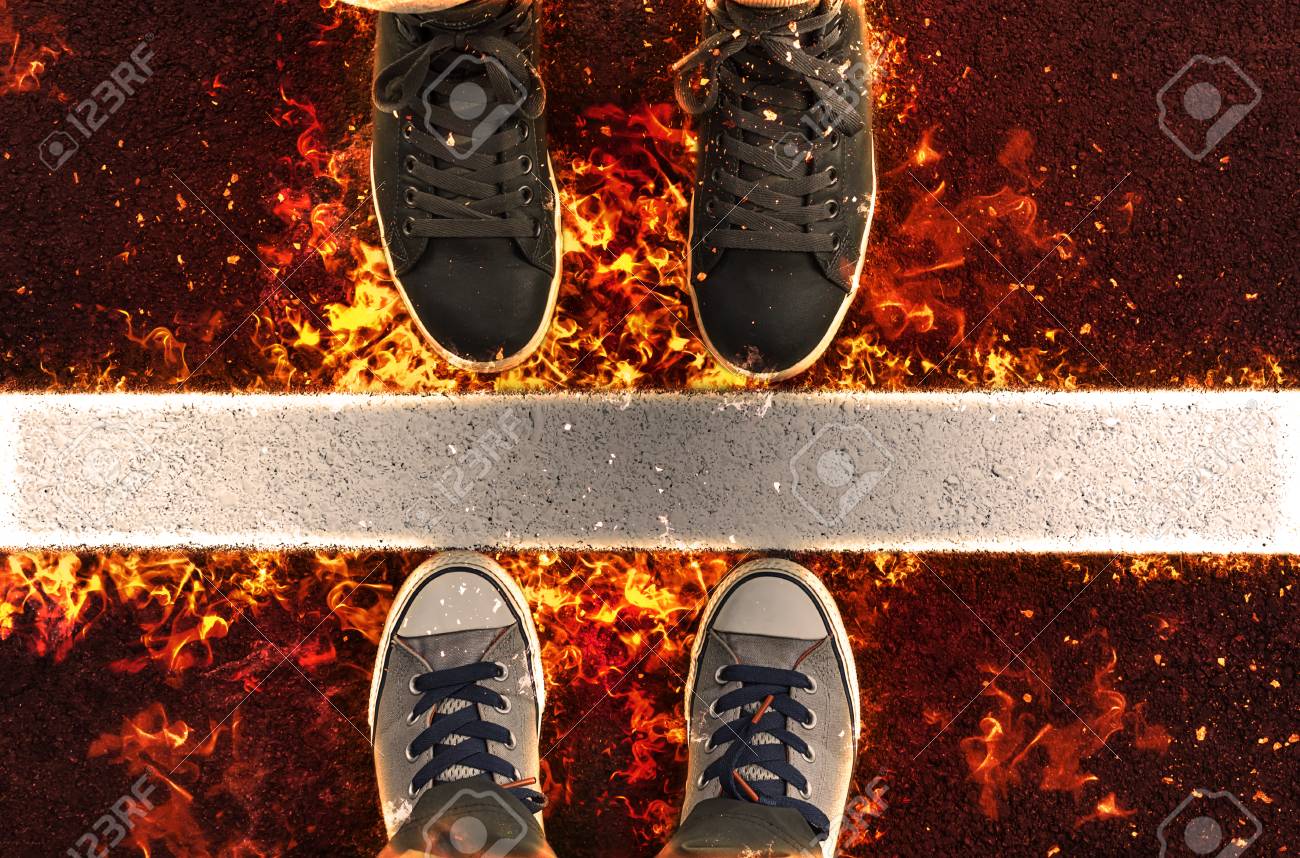De A Fuego La Las Junto Líneas LlamasIlustración Blancas Pies Zapatillas En Calle DeportePie mv8N0ynwO
