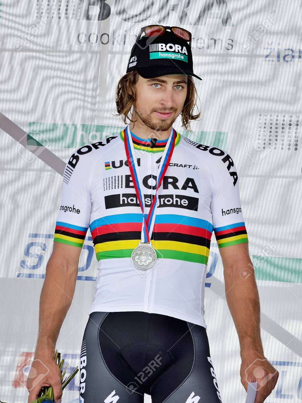 Ziar Nad Hronom スロバキア 17 年 6 月 26 日 スロバキアとチェコ国立道路サイクリング選手権 Medail 式 ペーター サガン 銀 Medail でボラ ハンスグローエ サイクリング チーム 無料の公開会議 の写真素材 画像素材 Image Ziar Nad Hronom スロバキア 17 年 6 月 26 日 スロバキアとチェコ国立道路サイクリング選手権 Medail 式 ペーター サガン 銀 Medail でボラ ハンスグローエ サイクリング チーム 無料の公開会議 の写真素材 画像素材 Image