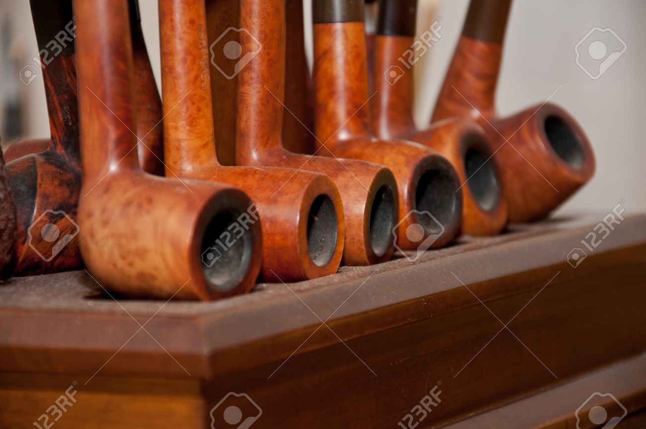 昔ながらの喫煙用ブライヤー パイプ シリーズ の写真素材 画像素材 Image