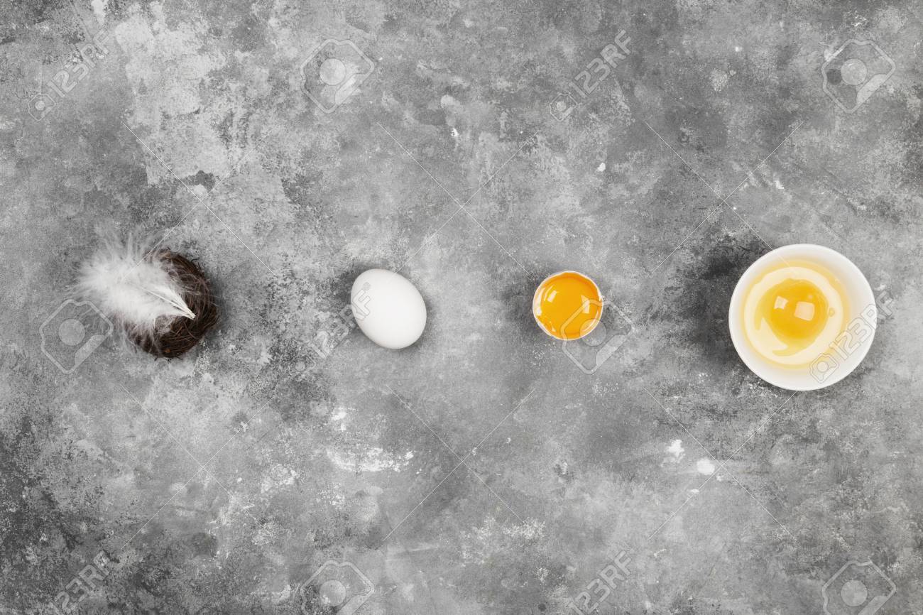 灰色の背景に卵 トップビュー 食べ物の背景 の写真素材 画像素材 Image 灰色の背景に卵 トップビュー 食べ物の背景 の写真素材 画像素材 Image