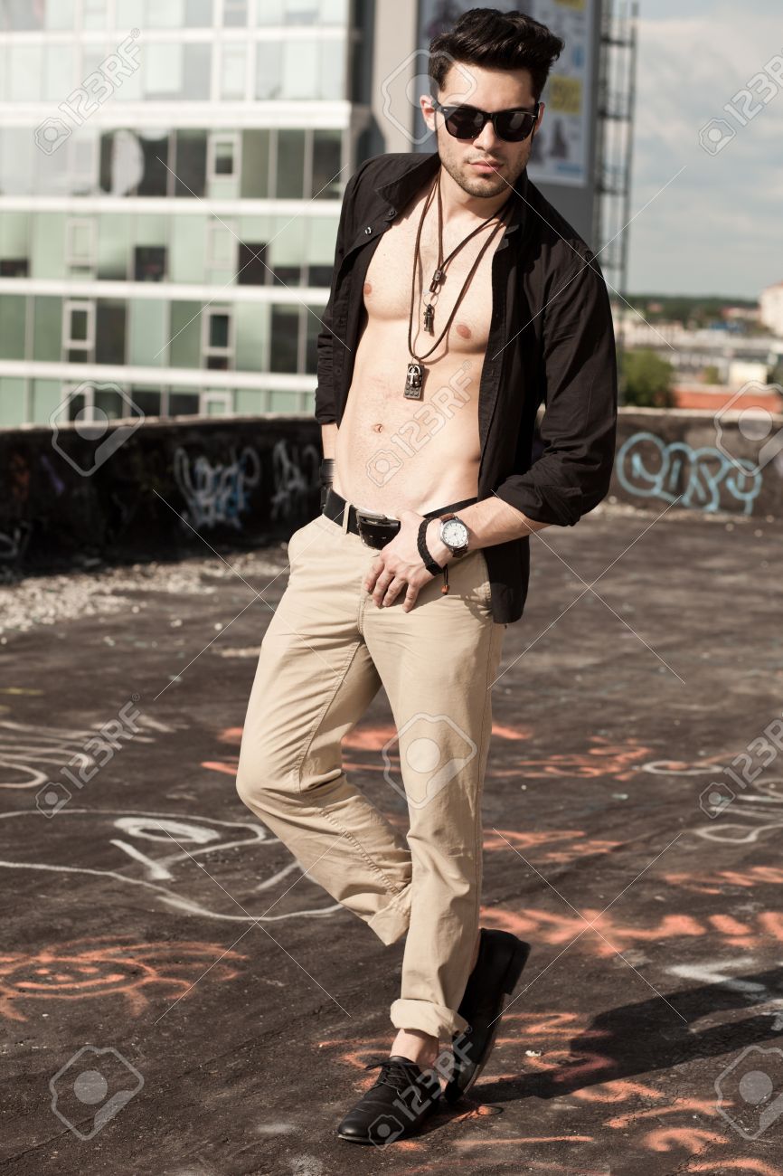 unbuttoned shirt style