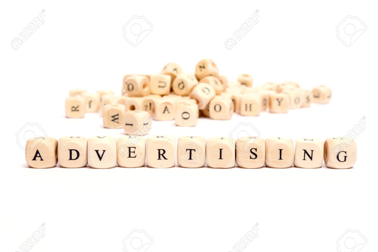 ホワイト バック グラウンド広告にサイコロを持つ単語 の写真素材 画像素材 Image