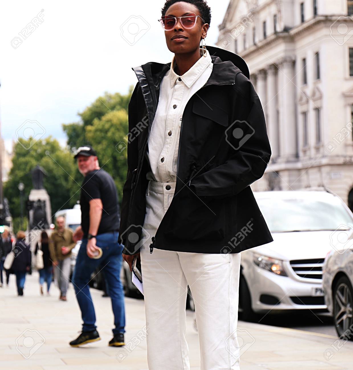 ロンドン 17 年 9 月 16 日ロンドン ファッション ウィーク中に路上で女性 の写真素材 画像素材 Image ロンドン 17 年 9 月 16 日ロンドン ファッション ウィーク中に路上で女性 の写真素材 画像素材 Image