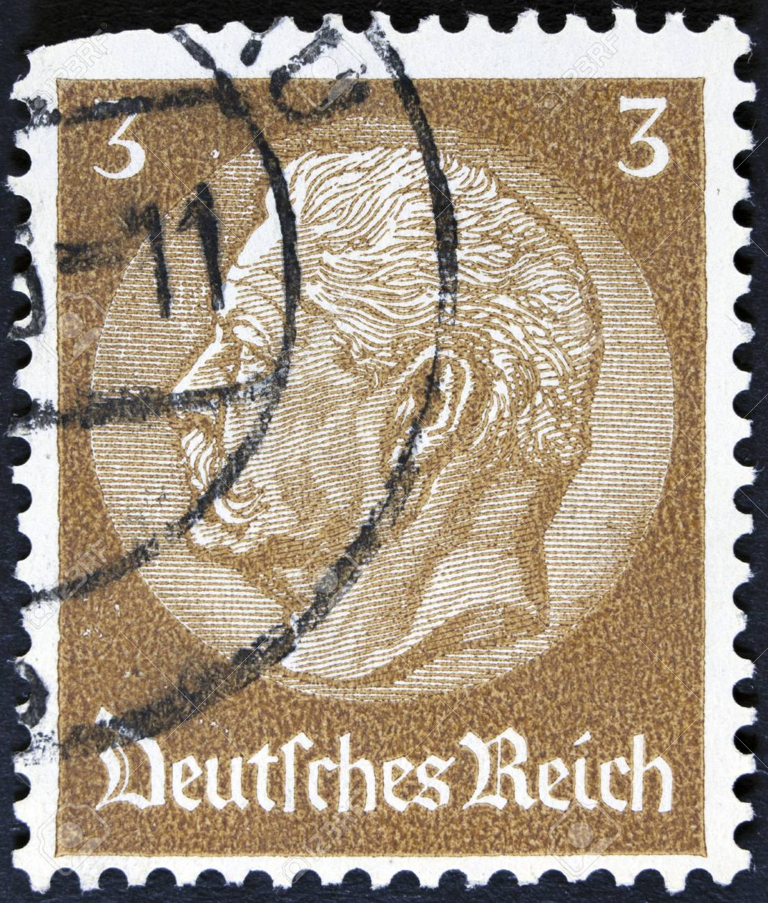 ドイツ ドイツで印刷された 1933 A スタンプ年頃 Paul フォン ヒンデンブルグ第 2 大統領のドイツのドイツ国 碑文シリーズ 1933 年頃 フォン ヒンデンブルクの 85 歳の誕生日からなしの肖像画を示しています の写真素材 画像素材 Image