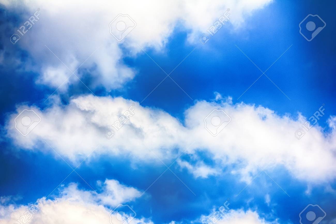 中雲羊 雲 フリーシー 日没時のフリース雲 空 天国 の写真素材 画像素材 Image