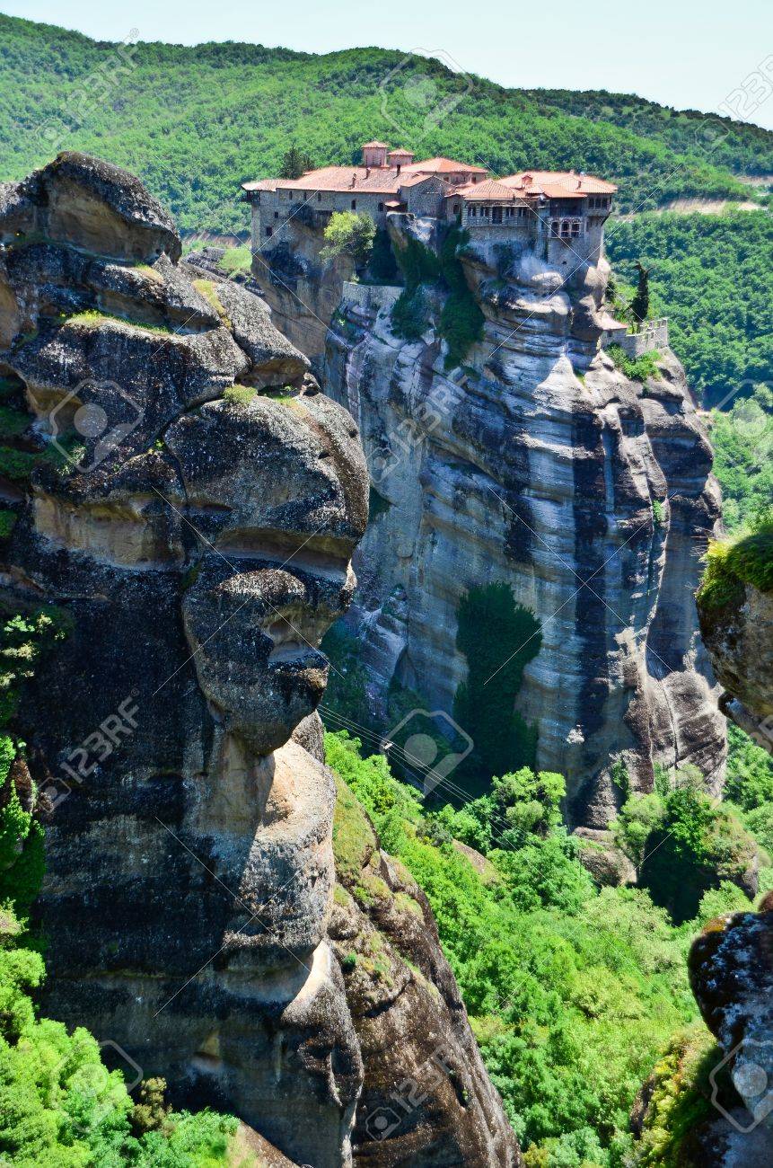 山の上に家 の写真素材 画像素材 Image