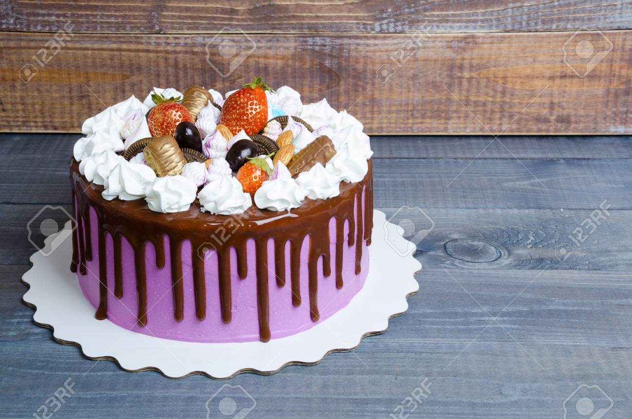 Gateau D Anniversaire De Mariage Avec Decoration De Merengue Et De Chocolat Banque D Images Et Photos Libres De Droits Image Gateau D Anniversaire De Mariage Avec Decoration De Merengue Et De Chocolat Banque D Images Et Photos Libres De Droits Image