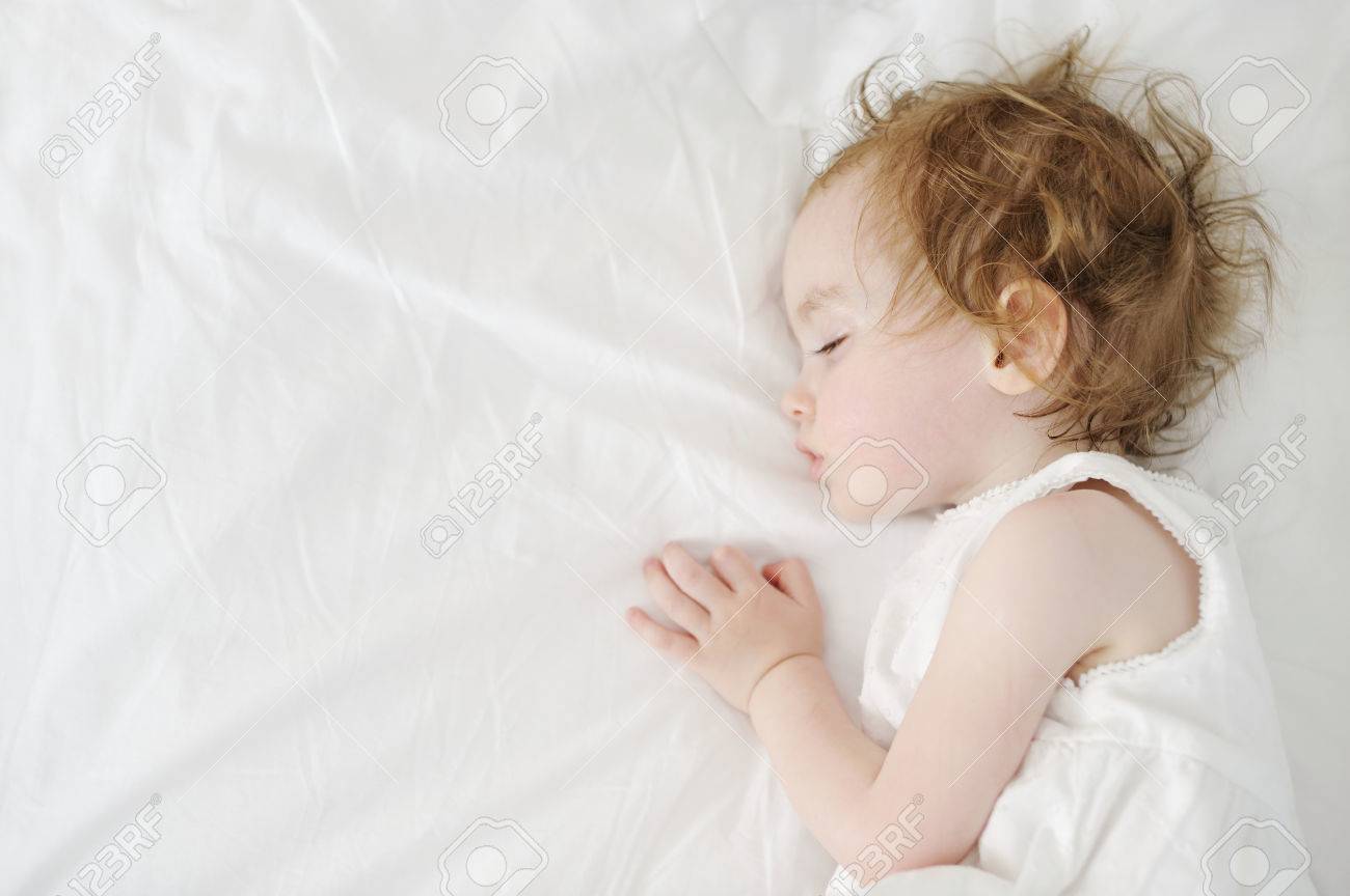 Adorable Bebe Fille Qui Dort Comme Un Ange Banque D Images Et Photos Libres De Droits Image