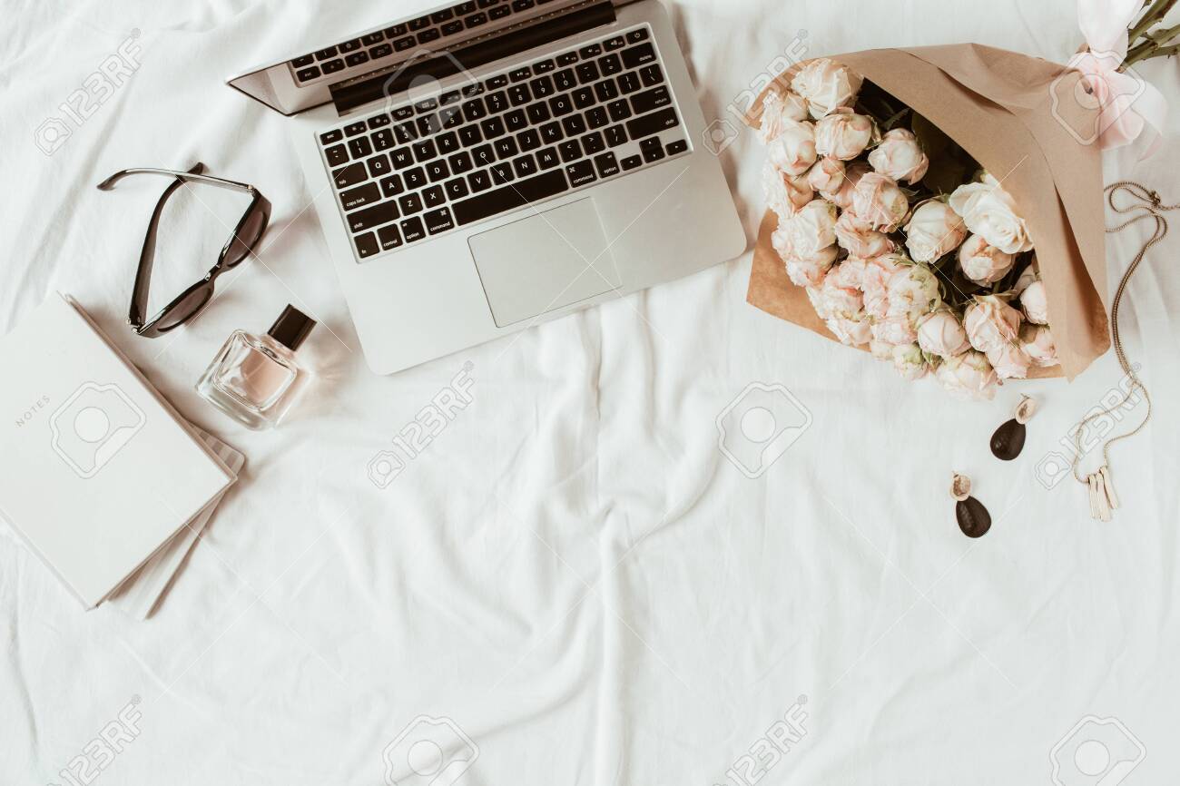 https://previews.123rf.com/images/maximleshkovich/maximleshkovich2001/maximleshkovich200100430/139155137-fashion-beauty-lifestyle-blogger-home-office-workspace-laptop-roses-bouquet-women-s-accessories.jpg?utm_source=chatgpt.com