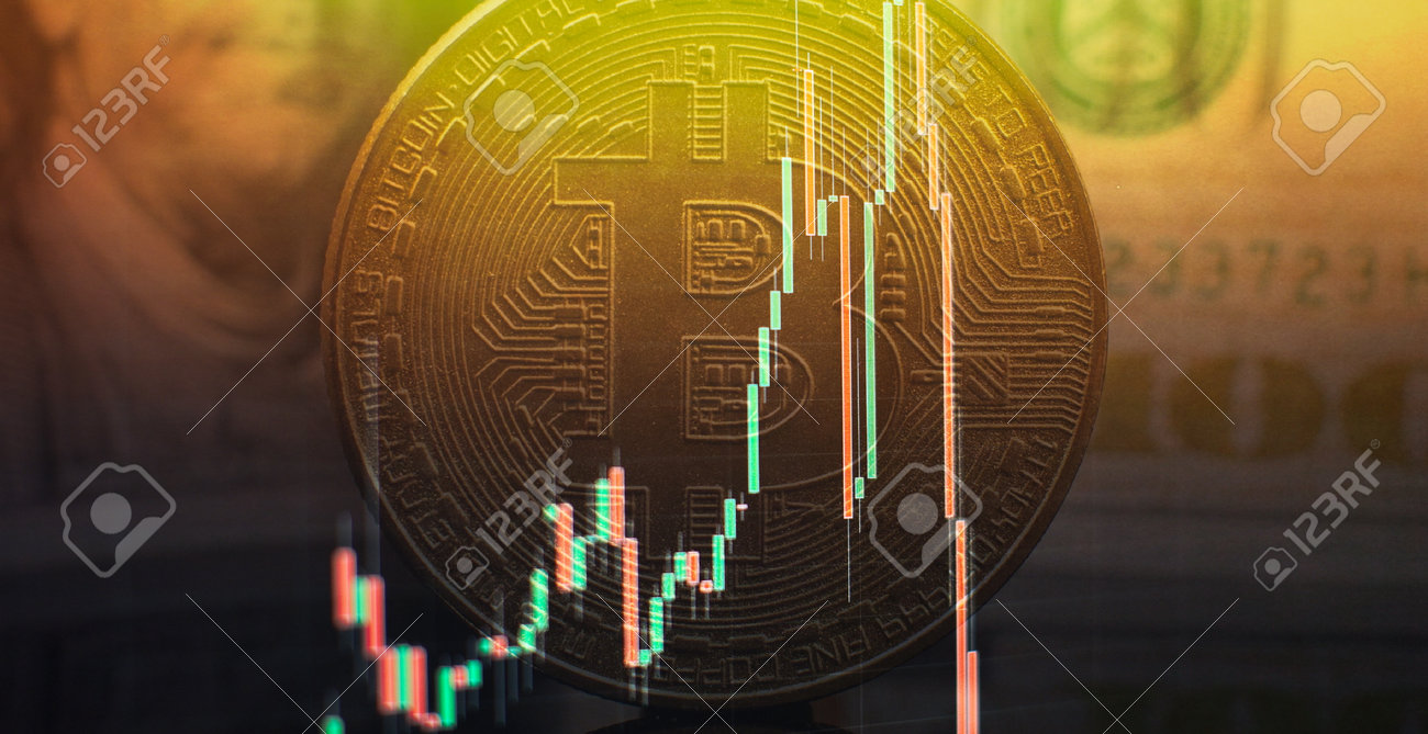 Concepto De Sistema De Comercio De Bitcoin Y Criptomonedas. Monedas De  Bitcoin Con Gráfico De Precios De Mercado De Intercambio Comercial Global  En Segundo Plano. Fotos, retratos, imágenes y fotografía de archivo