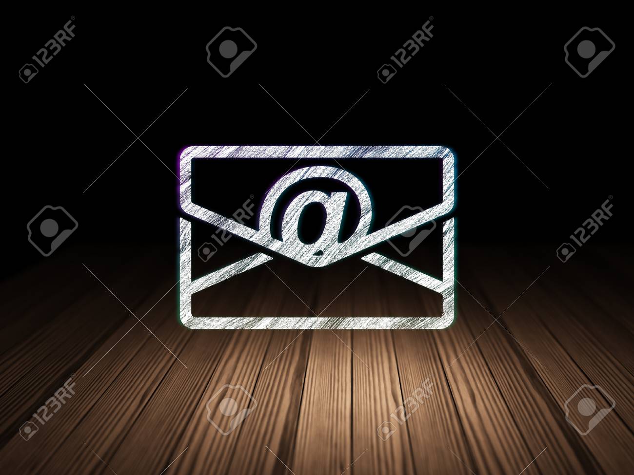 Concepto De Negocio: Icono De Correo Electrónico Brillante En El ... Concepto De Negocio: Icono De Correo Electrónico Brillante En El ...
