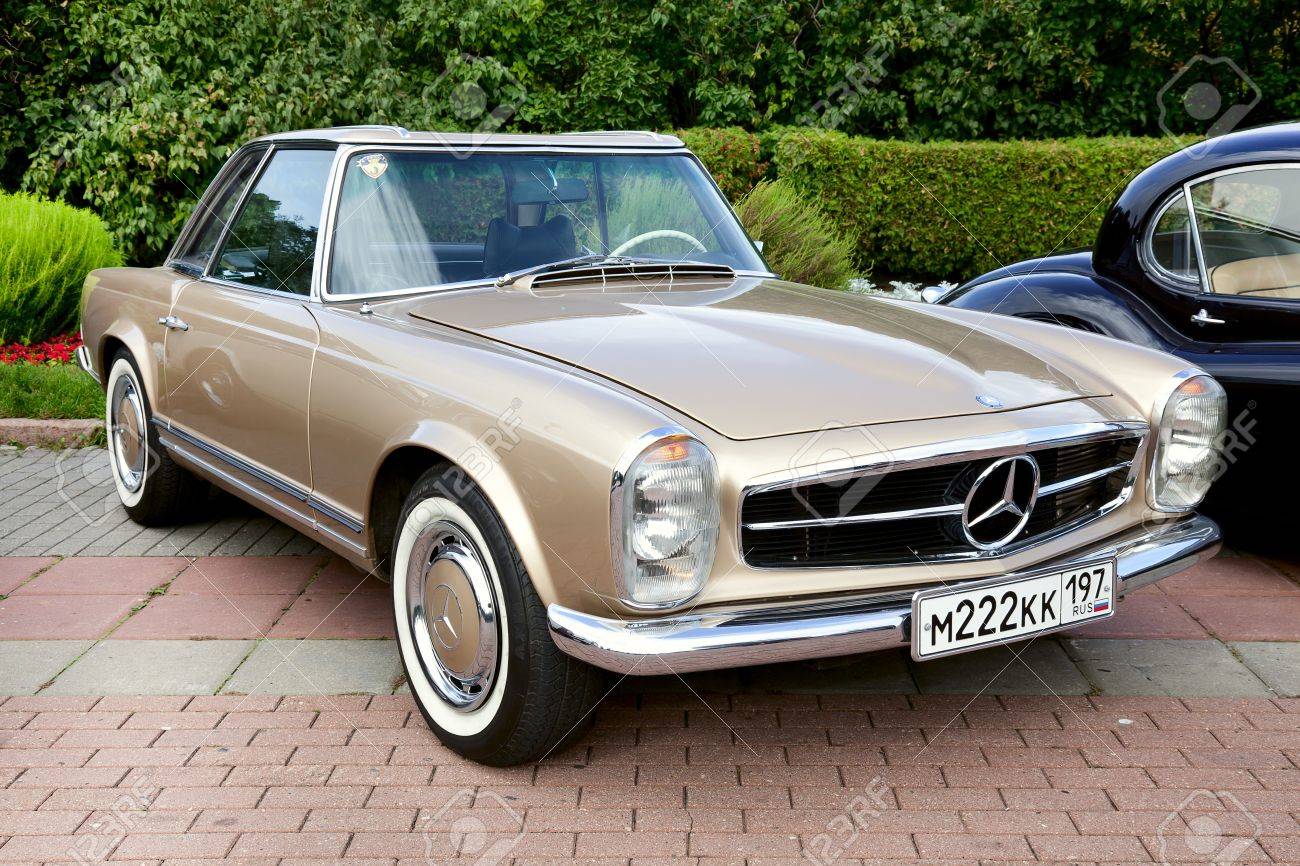 Moscow Russia Sept 24 A 1965 Mercedes Benz 230sl Pagoda In