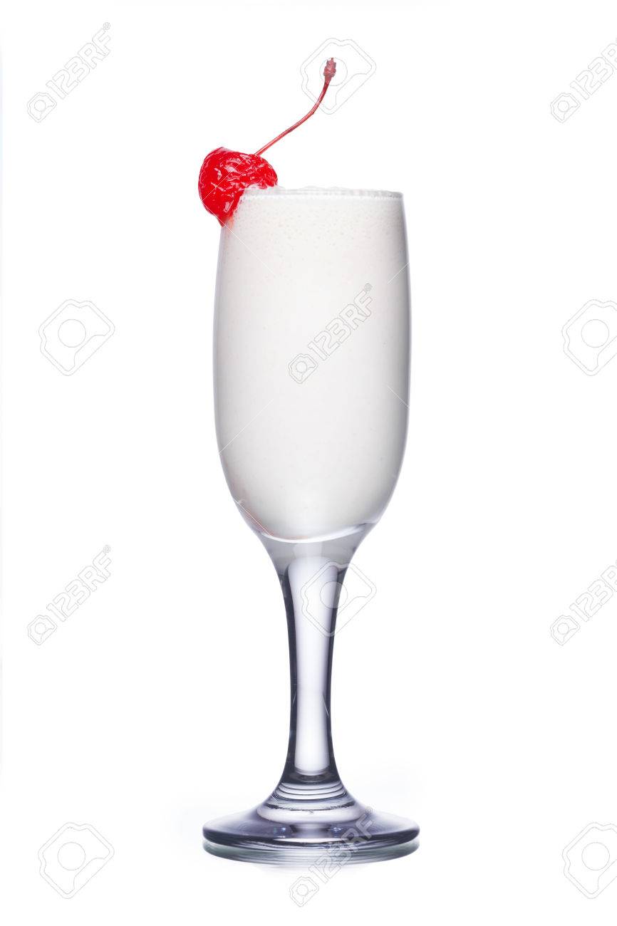 レッド チェリーで飾られたフルート グラス シャンパン オーガズム アルコール カクテル の写真素材 画像素材 Image