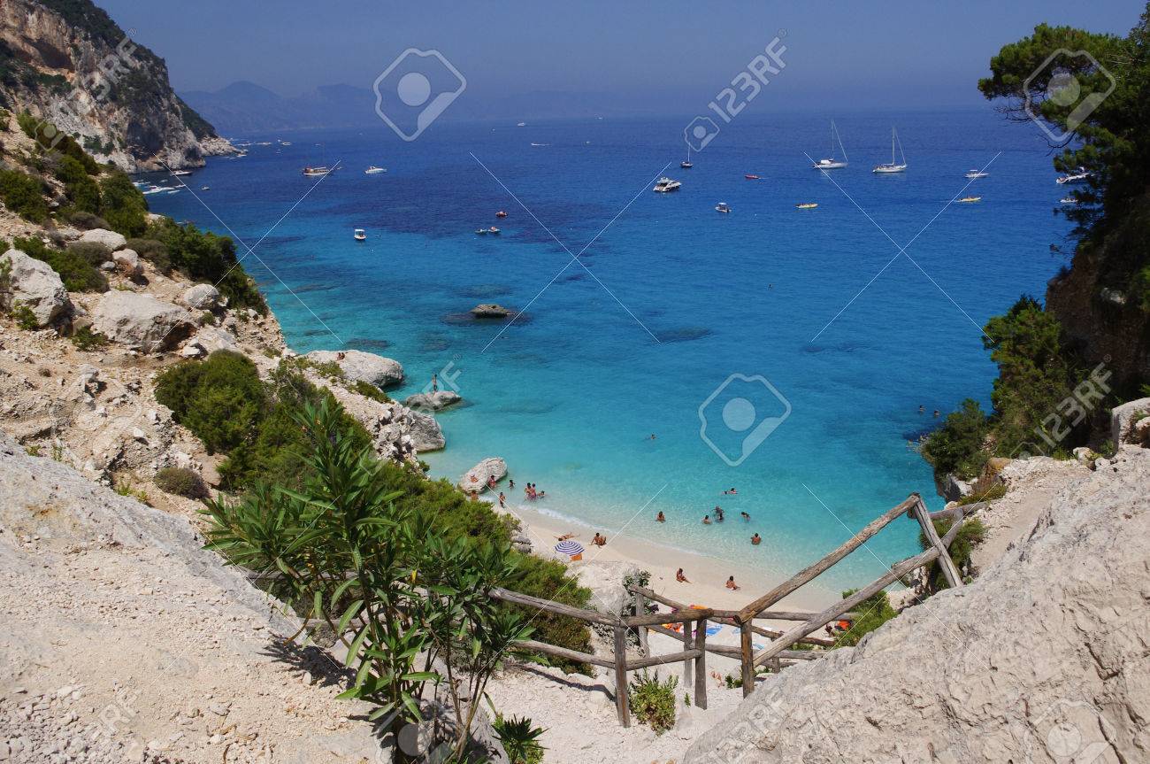 Spiaggia Cala Goloritzè In Sardegna Questa Bellissima Baia Si Trova Sulla Costa Orientale Della Sardegna E Raggiungibile In Barca Oa Piedi