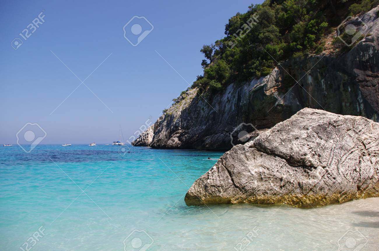 Spiaggia Cala Goloritzè In Sardegna Questa Bellissima Baia Si Trova Sulla Costa Orientale Della Sardegna E Raggiungibile In Barca Oa Piedi