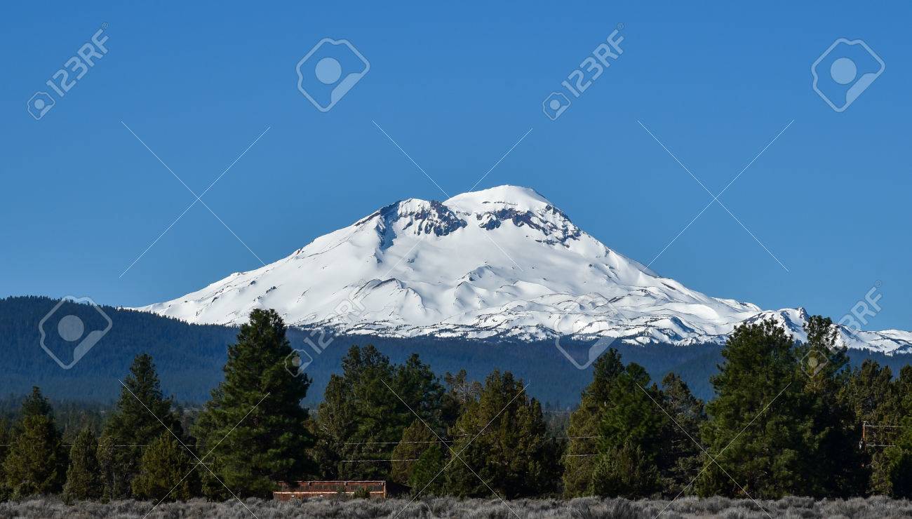 オレゴン州カスケード山脈の南の妹山 の写真素材 画像素材 Image