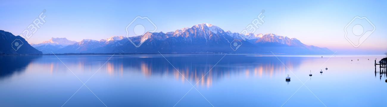 スイスの風景 日の出モントルーのレマン湖 の写真素材 画像素材 Image スイスの風景 日の出モントルーのレマン湖 の写真素材 画像素材 Image