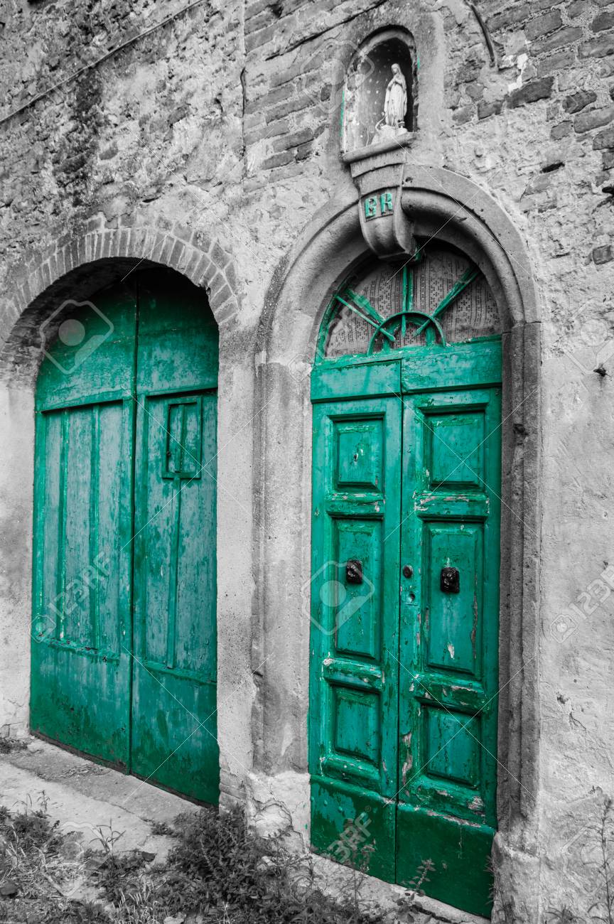 Grune Tur In Toiano Kleine Geisterstadt In Der Toskana Italien Lizenzfreie Fotos Bilder Und Stock Fotografie Image 44295827