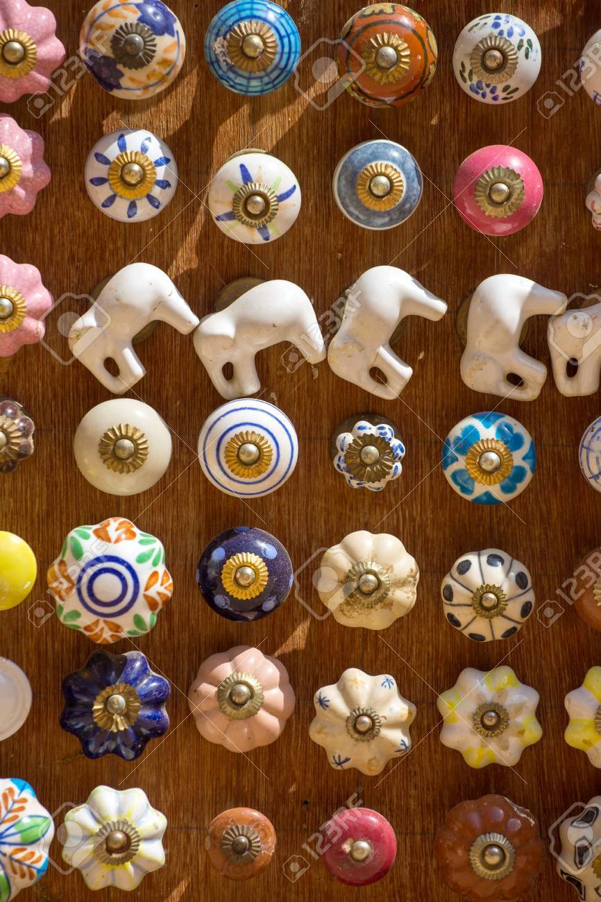 お土産 Doorhandles ジャイサル メール ラージャス ターン州 インドのインドの市場の販売のため の写真素材 画像素材 Image