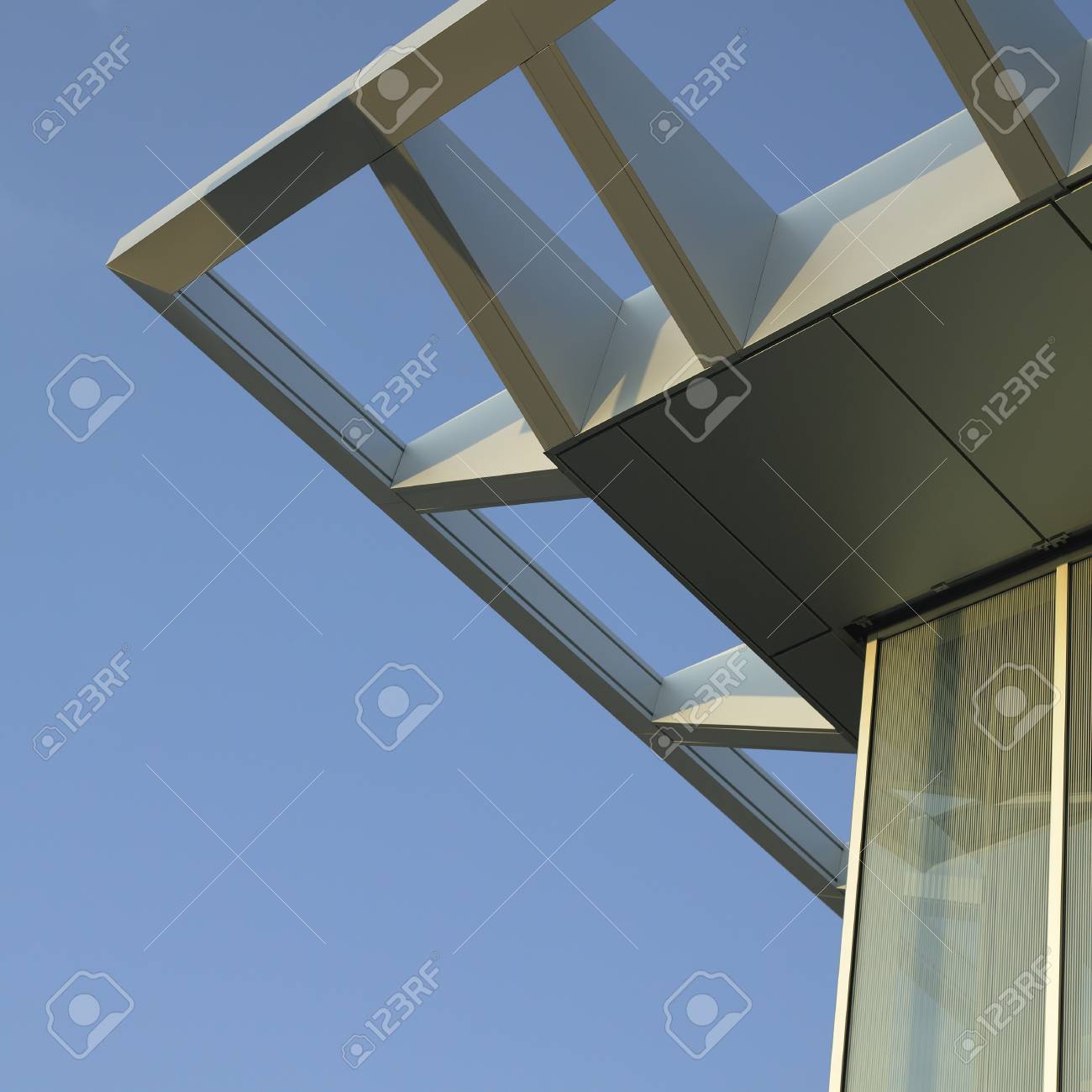 moderne architektonische gebäude bock moderne architektonische gebäude markise gegen den blauen himmel standardbild 23508390 architektonische gegen den blauen moderne architektonische gebäude bock moderne architektonische gebäude markise gegen den blauen himmel standardbild 23508390 architektonische gegen den blauen