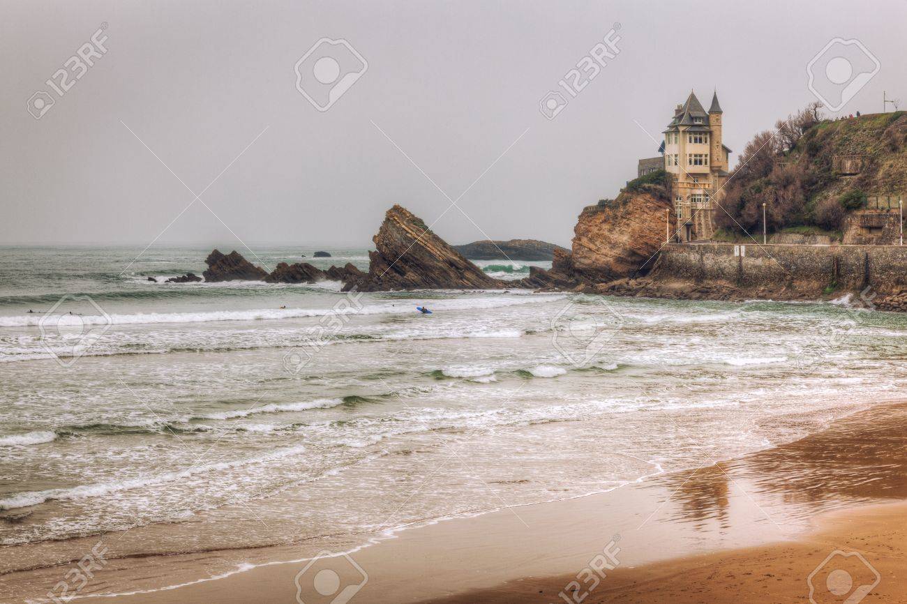 ビアリッツ フランスこの建物で海岸にラ ベラ ヴィラ城にあるスペイン国境に近い南フランスのバスク海岸にこれは Hdr イメージ の写真素材 画像素材 Image 18368056