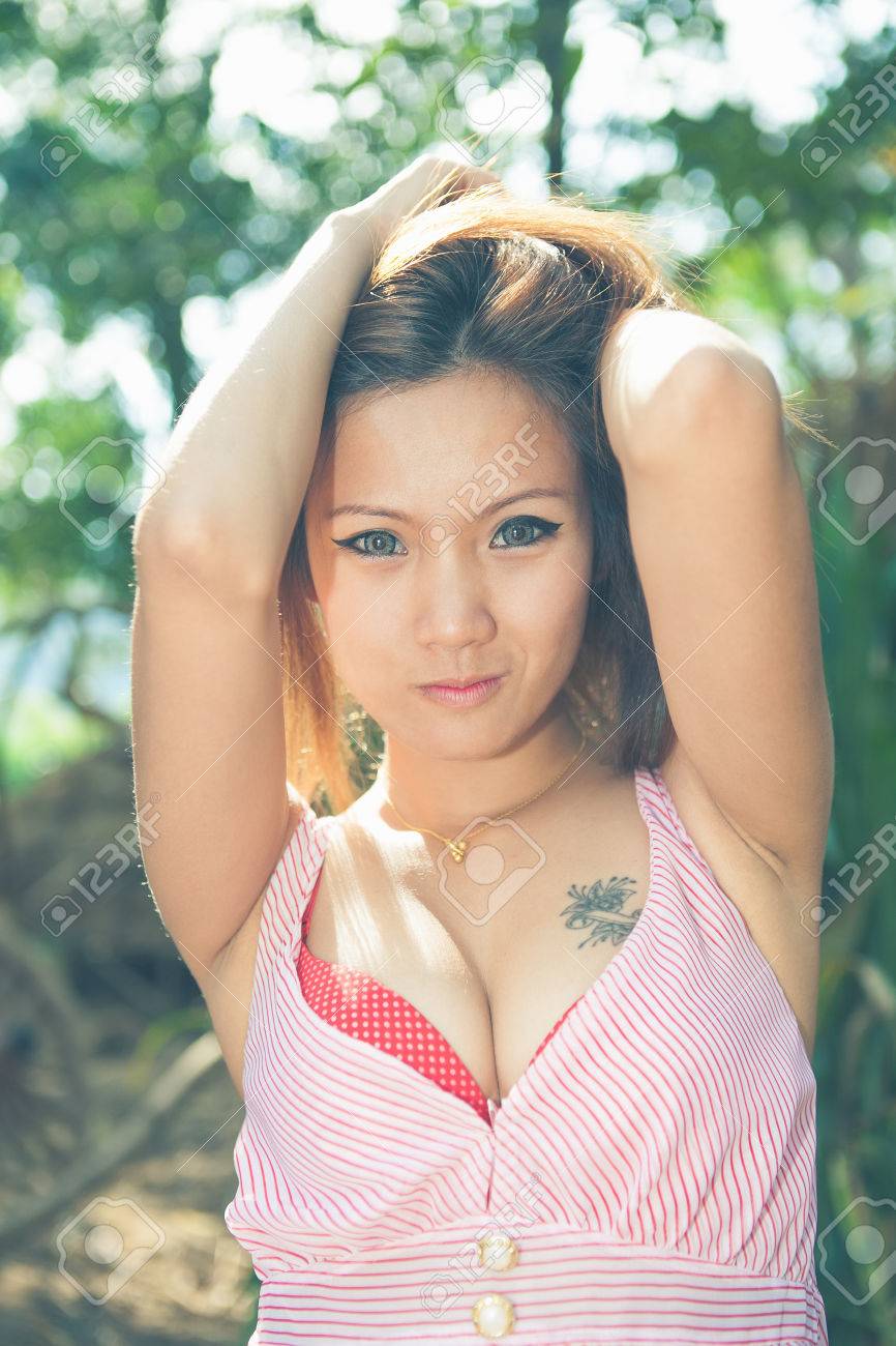 https://previews.123rf.com/images/mckyartstudio/mckyartstudio1410/mckyartstudio141000245/32986991-asian-thai-sexy-woman-on-countryside-fashion-model-vintage-style.jpg