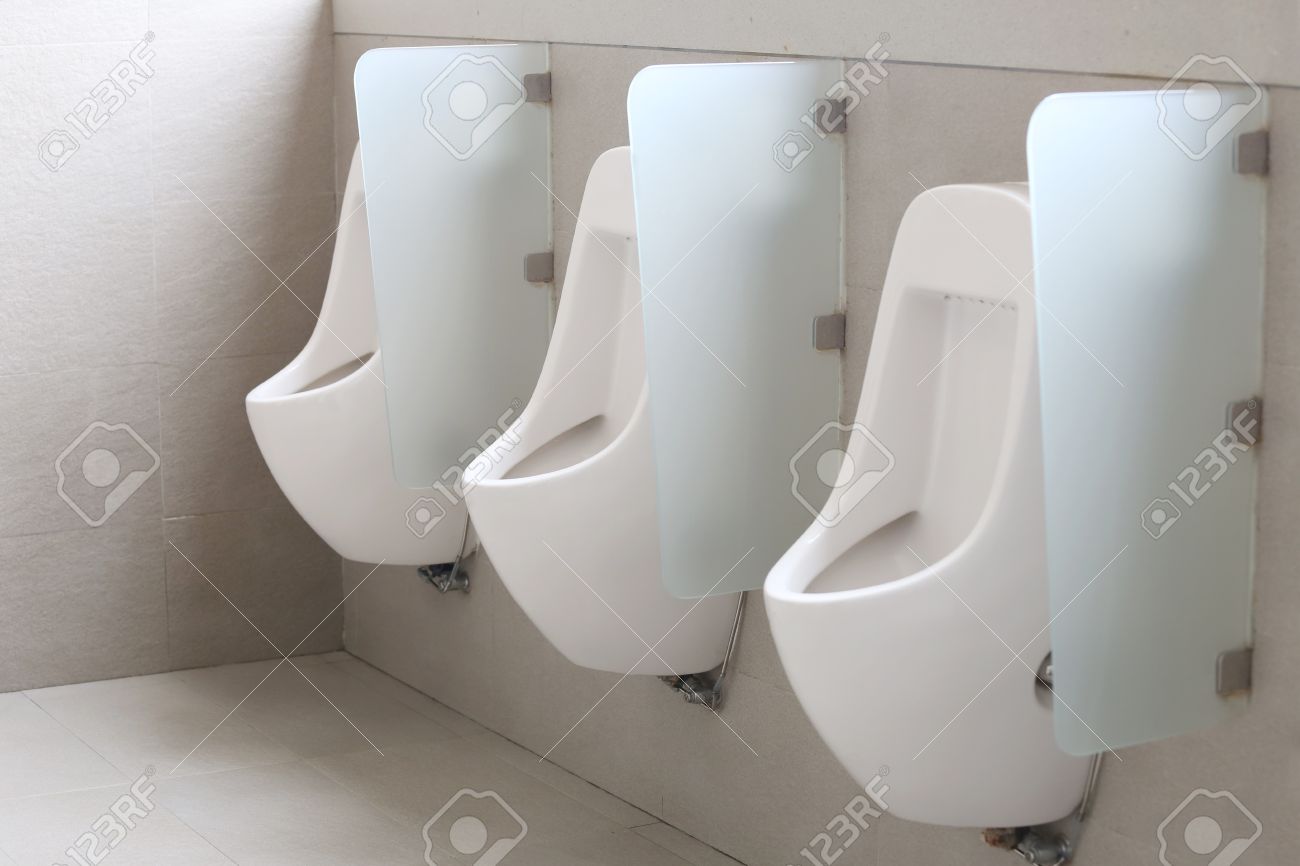 Urinoir Moderne Chez Les Hommes Salle De Bains Urinoirs En Salle De Bain Urinoir ~ Urinoir Moderne Chez Les Hommes Salle De Bains Urinoirs En