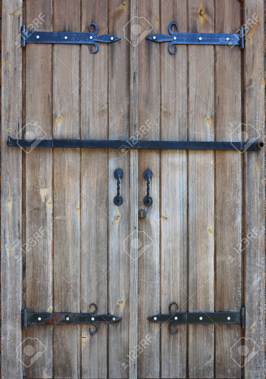 The Texture Of An Antique Wooden Door From The 16th And 17th.. Stock Stock Photo - The texture of an antique wooden door from the 16th and 17th century. Ancient gates made of wooden boards, reinforced with metal forged ... - The Texture Of An Antique Wooden Door From The 16th And 17th.. Stock