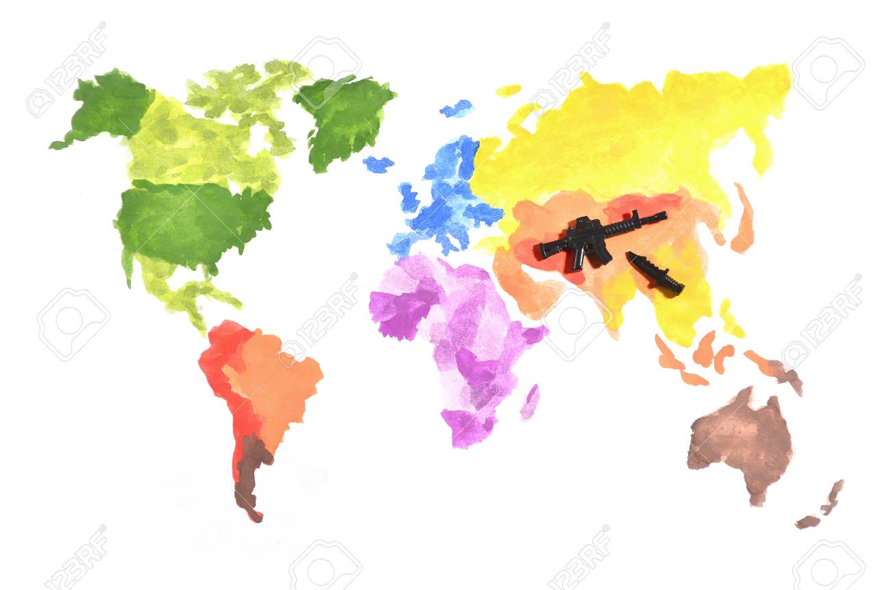 世界地図は 白い紙に黒いおもちゃ銃とナイフの参加で色の水彩絵の具で行われます の写真素材 画像素材 Image 世界地図は 白い紙に黒いおもちゃ銃とナイフの参加で色の水彩絵の具で行われます の写真素材 画像素材 Image