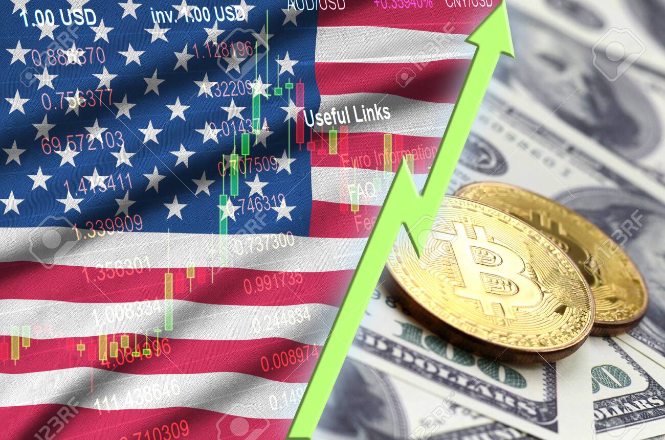 Bandera De Los Estados Unidos De América Y Tendencia Creciente De  Criptomonedas Con Dos Bitcoins En Billetes De Dólar. Concepto De Aumento De  Precio De Bitcoin Frente Al Dólar Fotos, retratos, imágenes