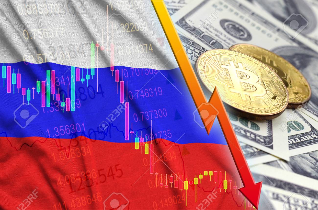 달러 지폐에 두 개의 비트코인이 있는 러시아 국기와 암호화폐 하락 추세. 달러에 대한 가격의 감가상각 비트코인의 개념 로열티 무료  사진, 그림, 이미지 그리고 스톡포토그래피. Image 119225419