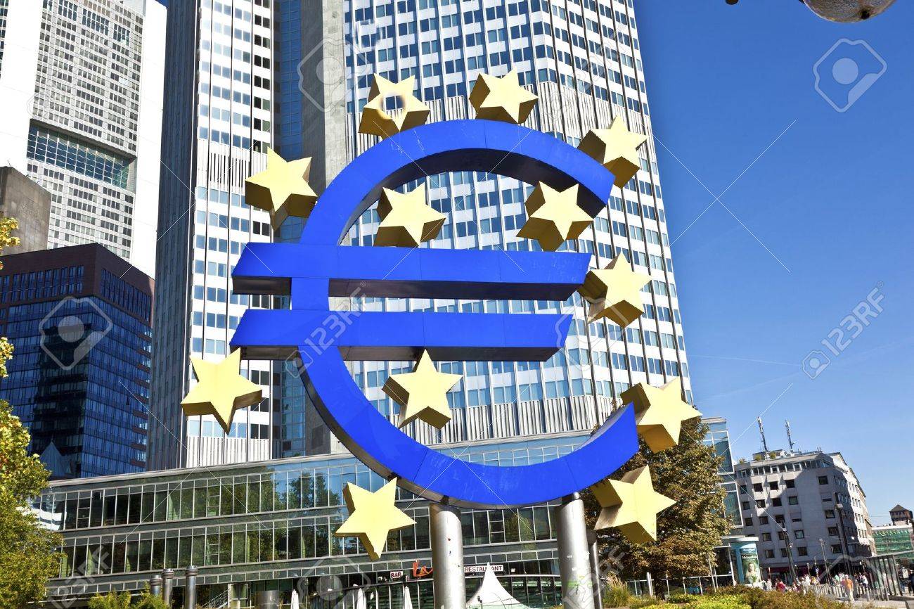 화창한 날에 유럽 중앙 은행 (ECB)은 프랑크푸르트, 독일입니다 로열티 무료 사진, 그림, 이미지 그리고 스톡포토그래피. Image  10741719
