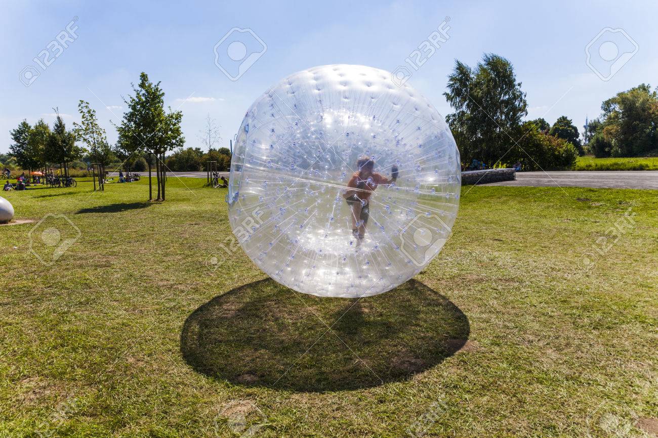 child has a lot of fun in the orbing Ball - 32052174 child has a lot of fun in the orbing Ball - 32052174
