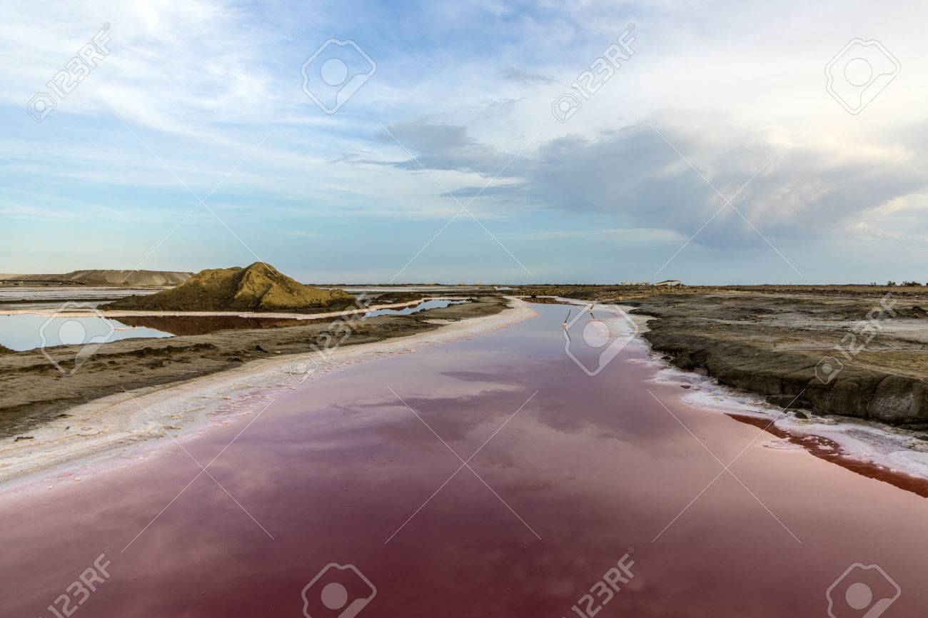 Red Salt lake at Salin de Aigues-Mortes in the Camarque, France - 84263939 Red Salt lake at Salin de Aigues-Mortes in the Camarque, France - 84263939