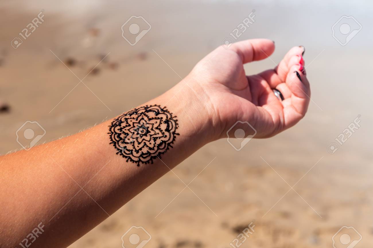 23 Tatuajes Para La Mano Que Te Puedes Hacer Con Henna Tattoo