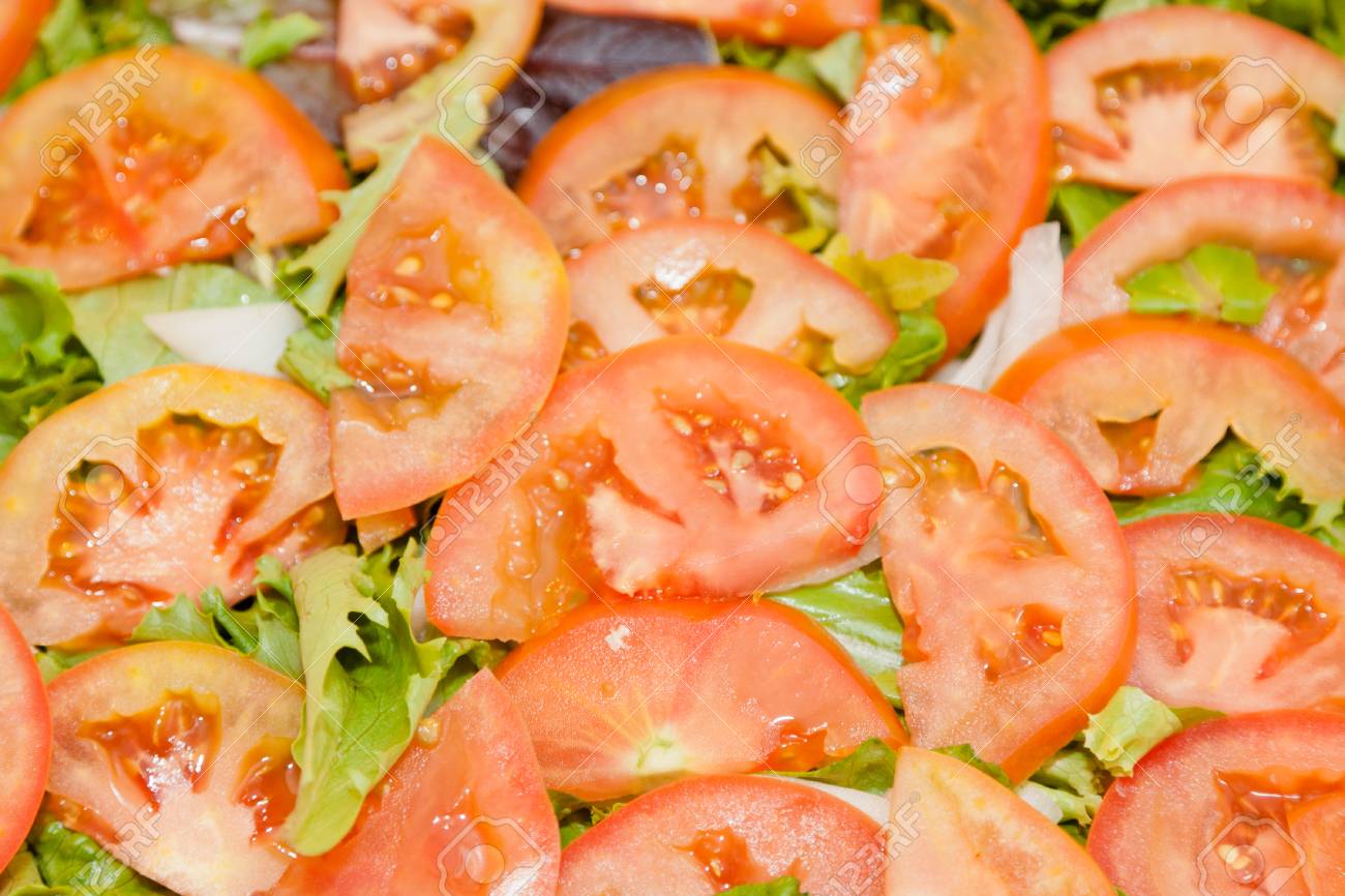 新鮮なカット野菜を sald 玉ねぎ ピーマン レタス スライス トマト