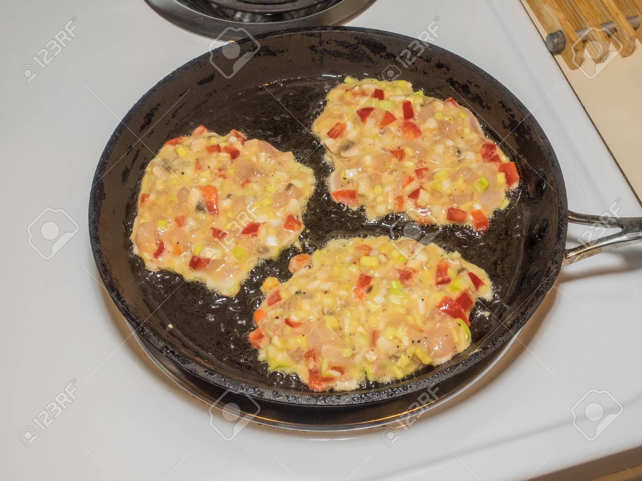 Crepes Salees De Poulet Qui Comprennent Le Poireau Le Poivron Et
