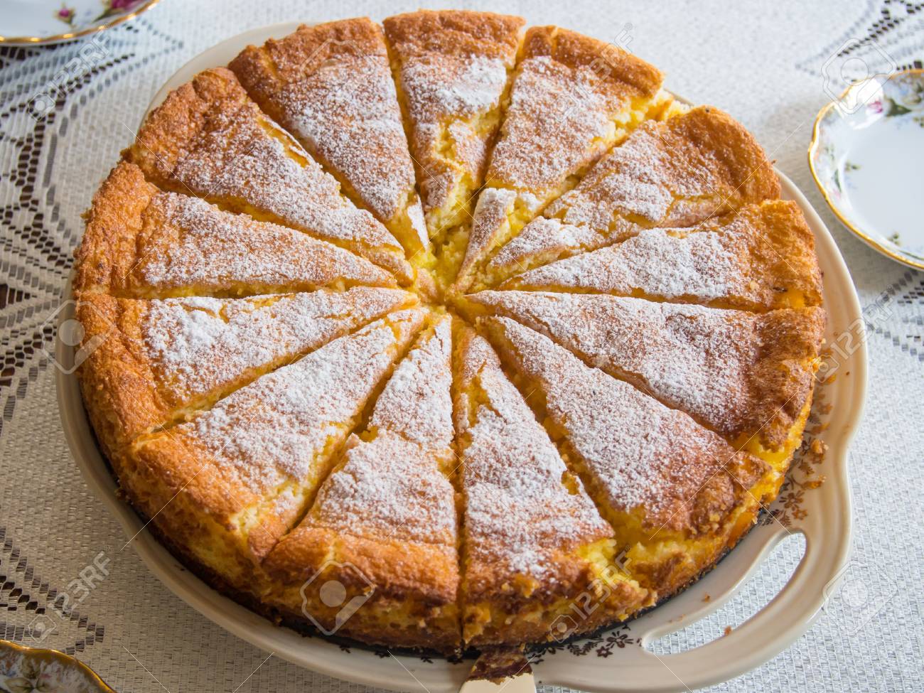 Traditionnel Gateau Au Fromage Style Poli Coupe En Morceaux Banque D Images Et Photos Libres De Droits Image