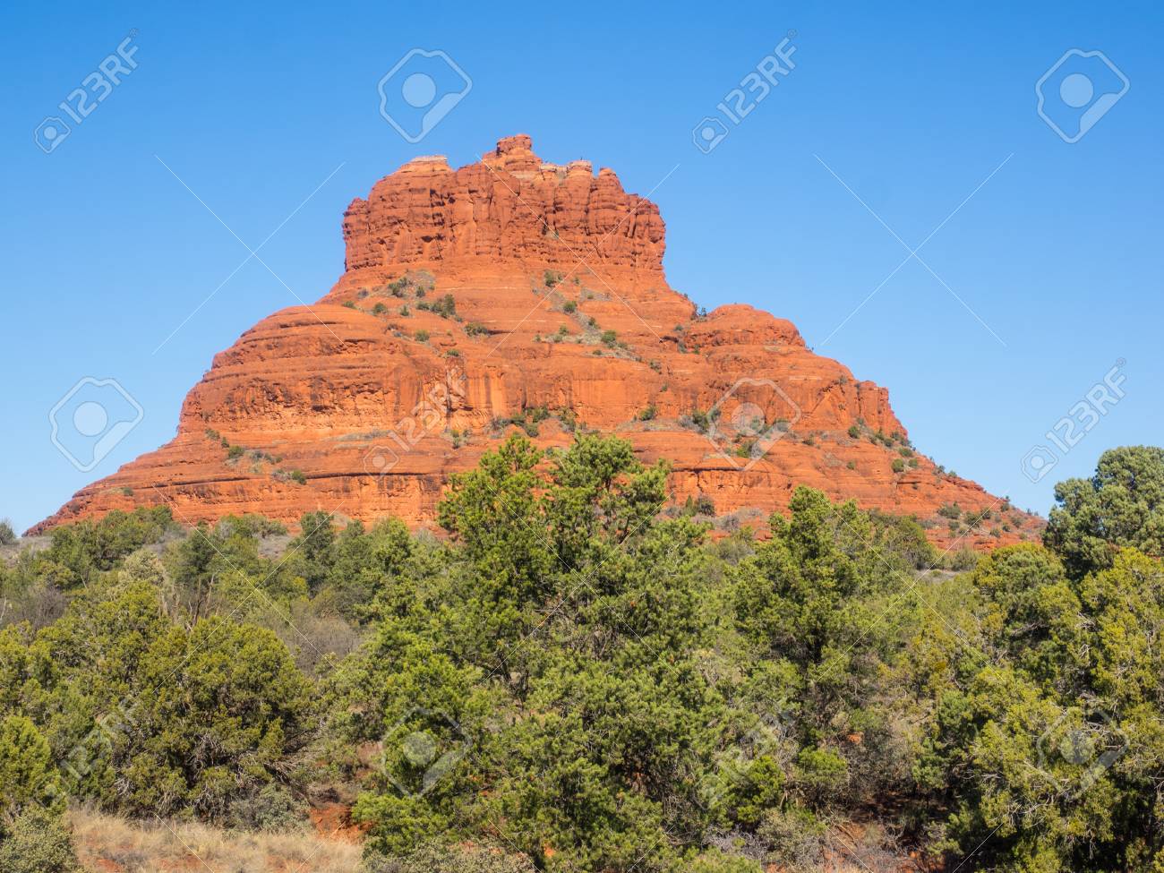 ベル ロックは 村のオーク クリーク アリゾナ州セドナ ヤヴァパイ郡の南のすぐ北にある人気の観光スポットです の写真素材 画像素材 Image