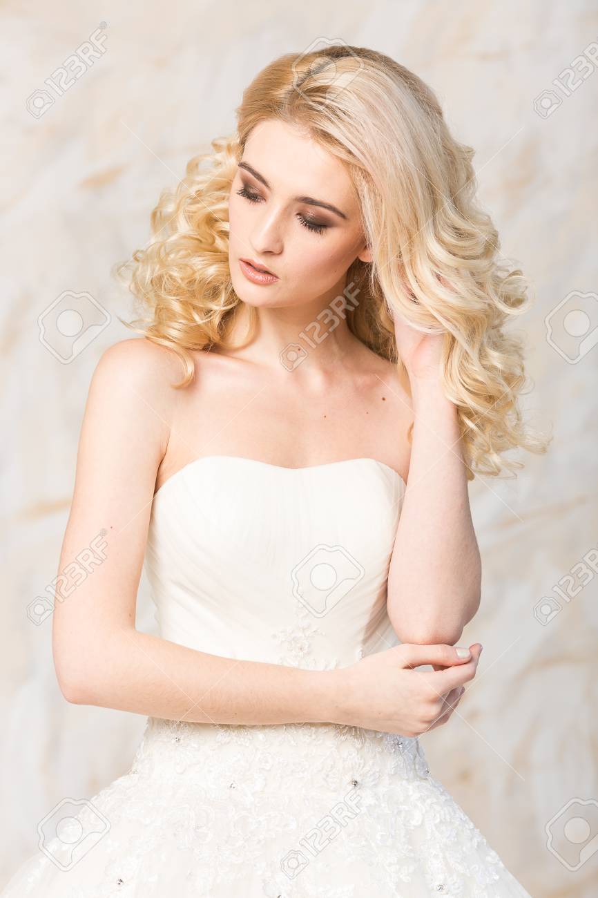 Fashionable Gown Beautiful Blonde Model Bride Hairstyle And