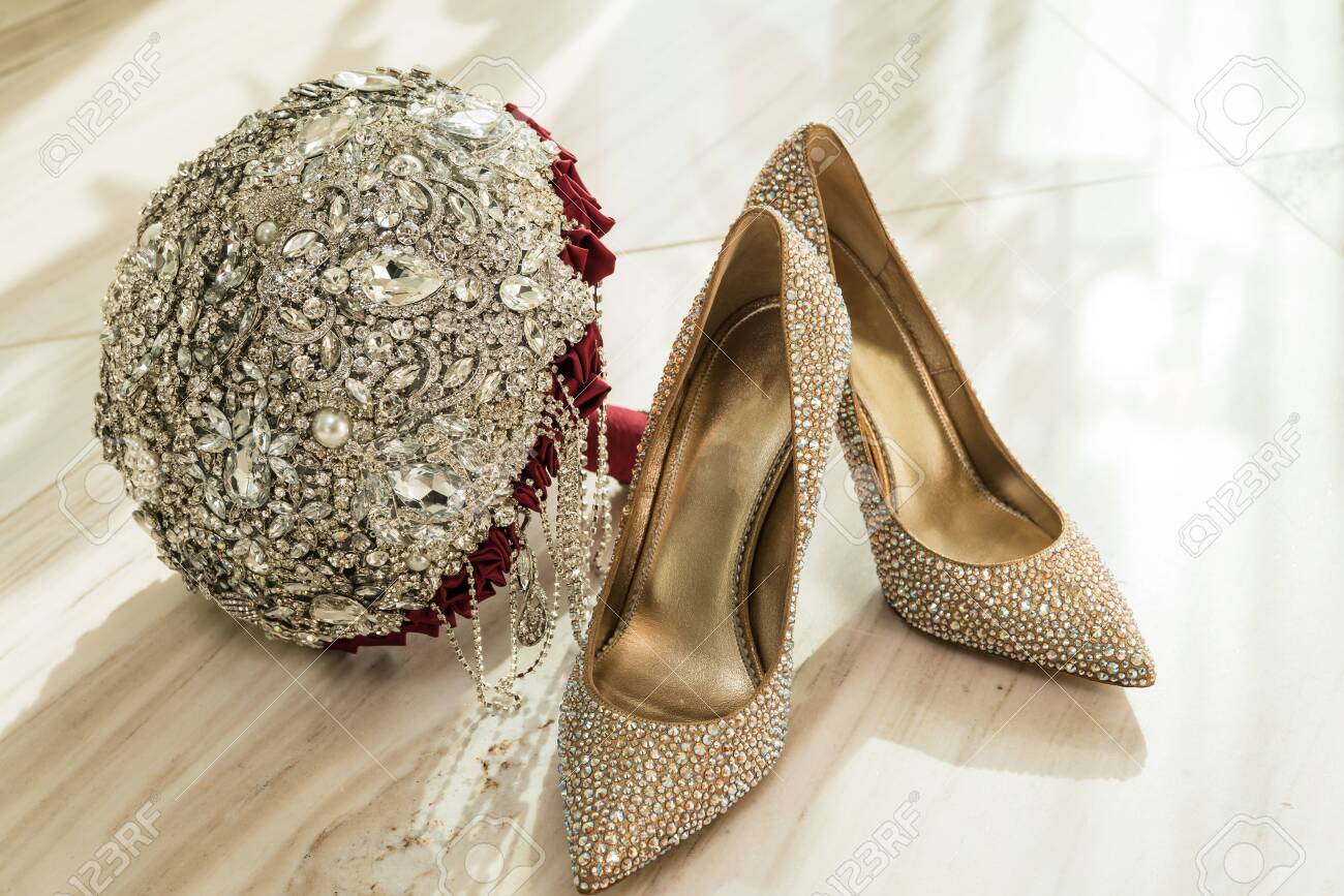 golden footwear for wedding