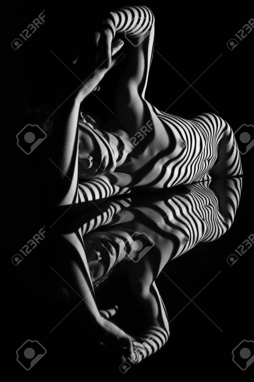 Blanco y negro mujer desnuda images 75