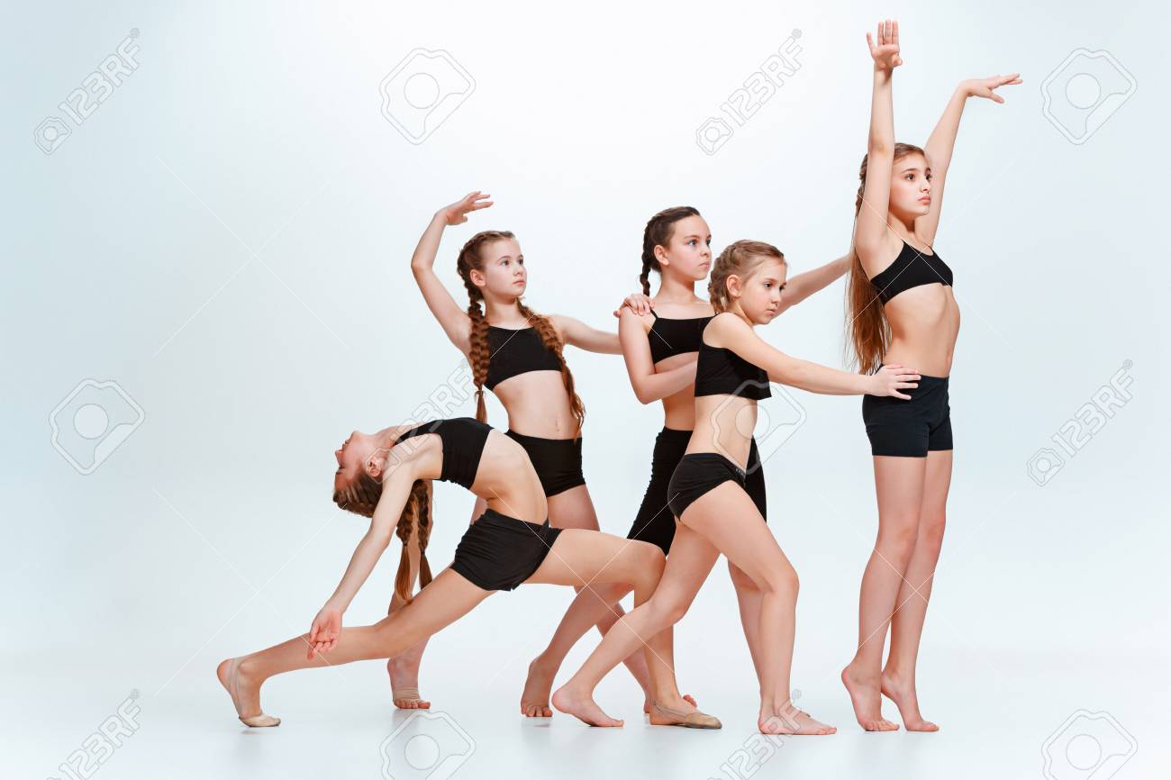 子供ダンス教室 バレエ ヒップホップ ストリート ファンキーな現代のダンサー の写真素材 画像素材 Image